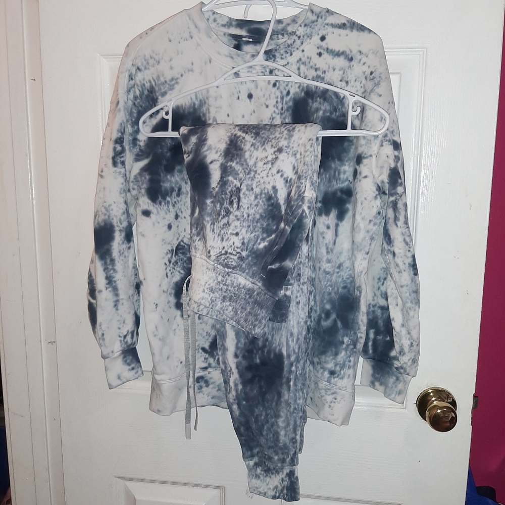 Lululemon Tye Dye Joggers And Crew